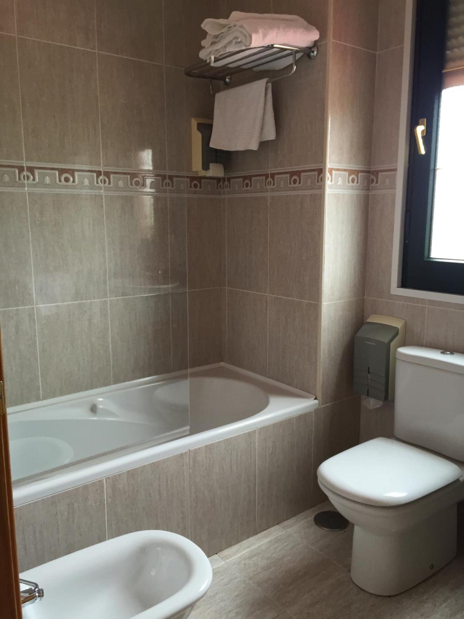 Hostal Tio Pepe II Bembibre  Стая снимка