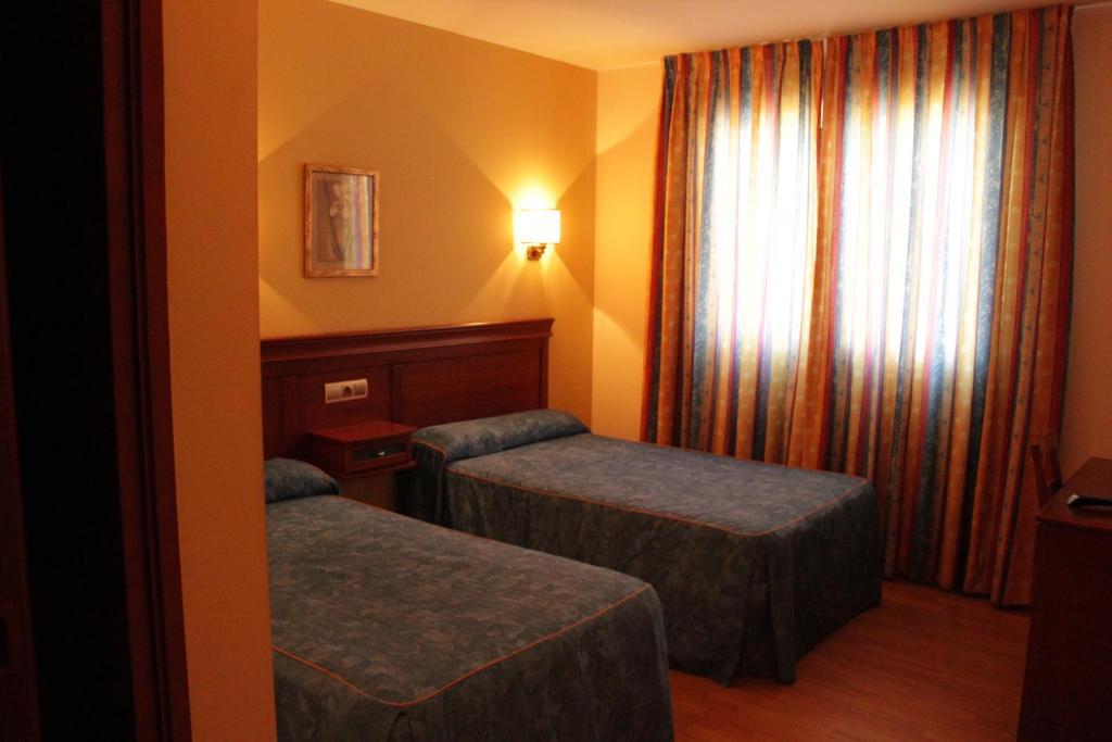 Hostal Tio Pepe II Bembibre  Екстериор снимка