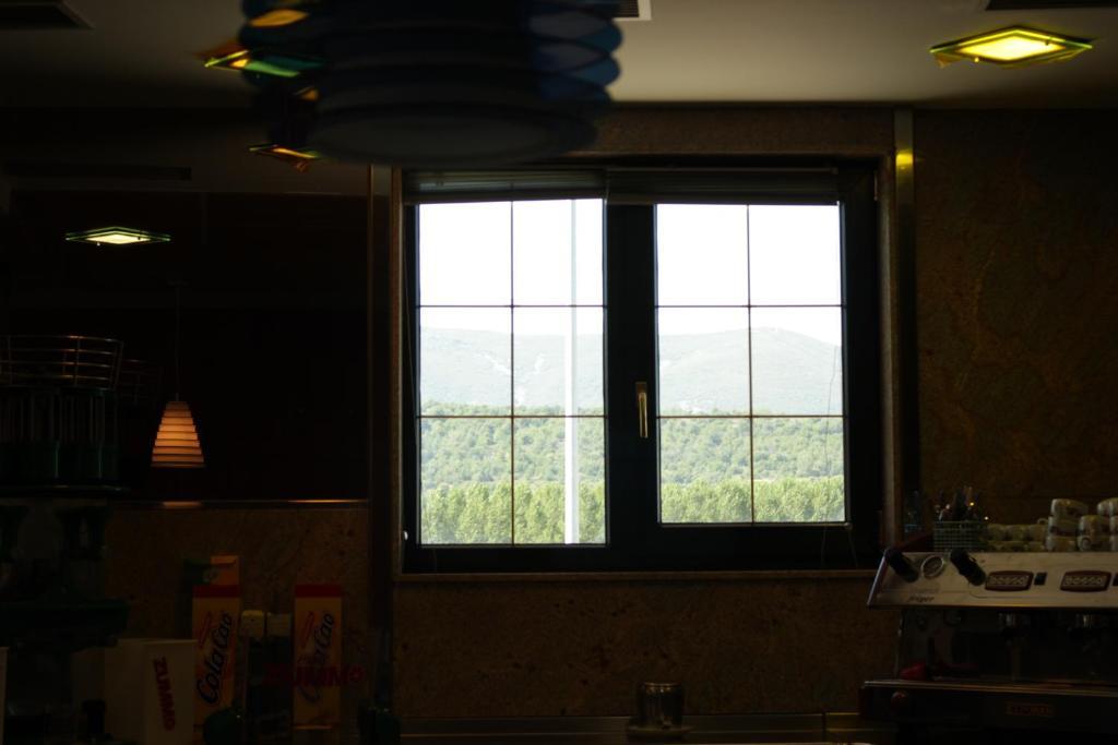 Hostal Tio Pepe II Bembibre  Екстериор снимка