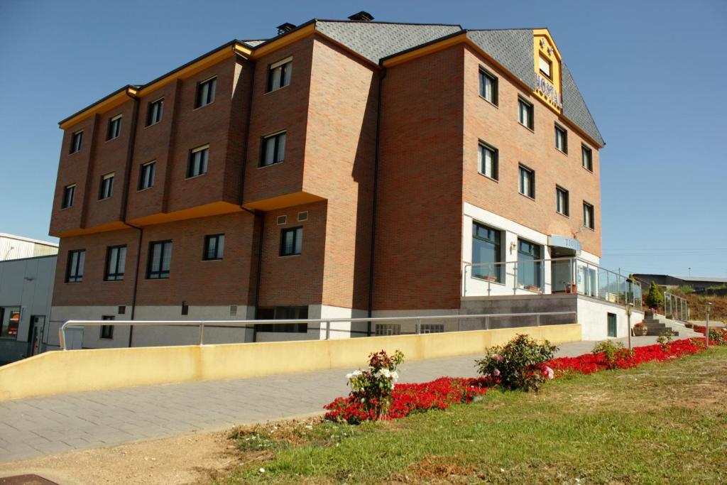Hostal Tio Pepe II Bembibre  Екстериор снимка